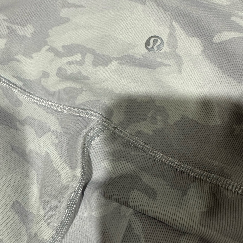 WUNDER UNDER SUPER high rise 
Incognito Camo Jacquard Alpine White Starlight - Picture 4 of 4